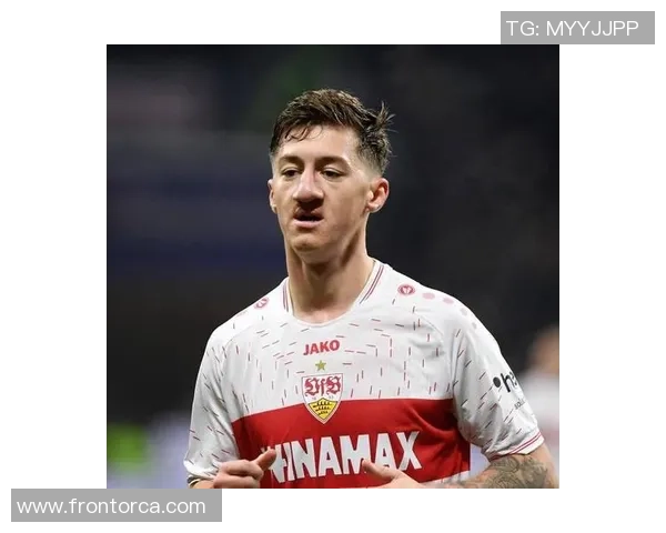 只用右脚踢球的足球明星是谁揭秘他的传奇故事与成就